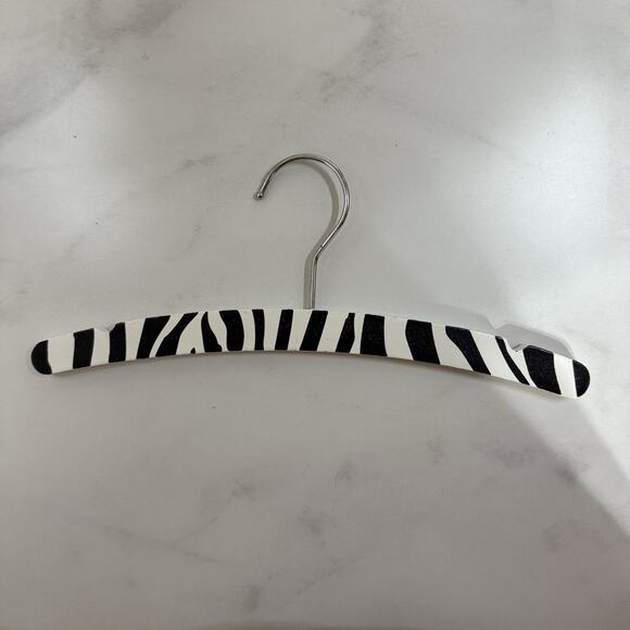 Wooden Zoo Children’s Hangers Set Of 6 Monkey Alligator Zebra 11” Safari Animals - Picture 4 of 5